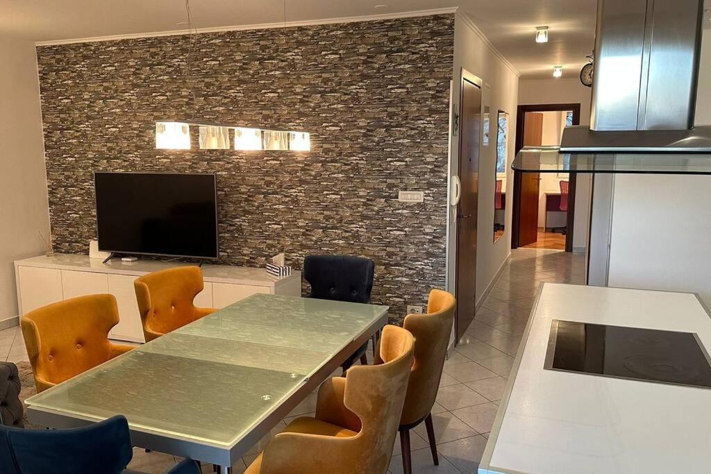 Apartment With Big Terrace Leon Split Exterior foto
